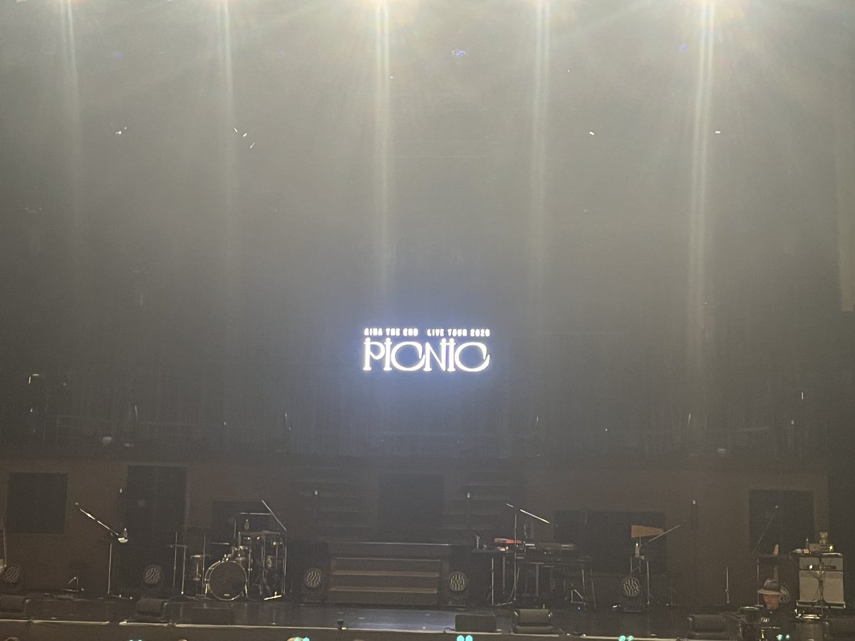 MIRI_choro's tweet photo. 半年ぶりのアイナさん、パフォーマンスも演出もすごかったー！
久々にホールワンマンのライブ見たけど、ファンのこのファンの熱量忘れてた😳
いいライブでした！！！
#アイナpicnic https://t.co/jUCV4Wlm6F