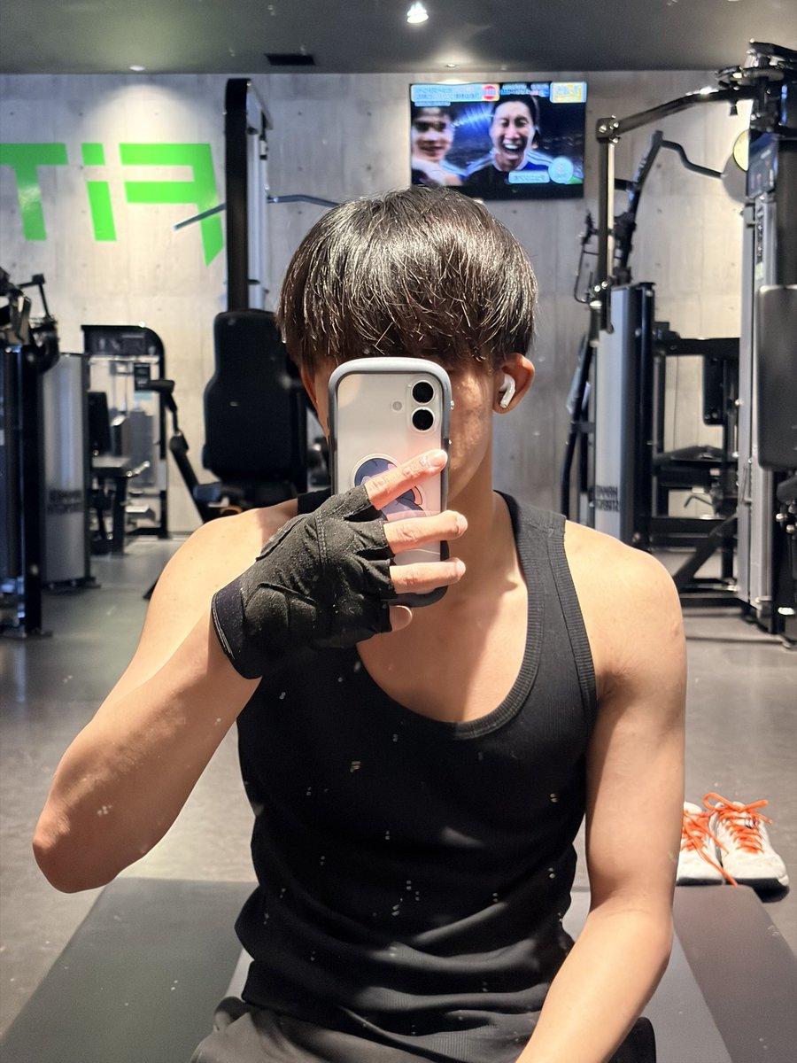 rok_t8's tweet photo. 忙しくて筋トレできてない😭 https://t.co/E9CPPsHYlg