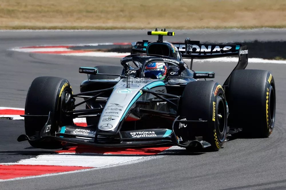 _danilocuras's tweet photo. Kimi Antonelli 🇮🇹 ➡️ Tiene detalles de piloto GRANDE, pudo haber abandonado en Silverstone pero decidió luchar hasta el final con el problema. Crack 🙌🏻🔝 merece ser campeón 🏆 https://t.co/qnJfSq5KxQ