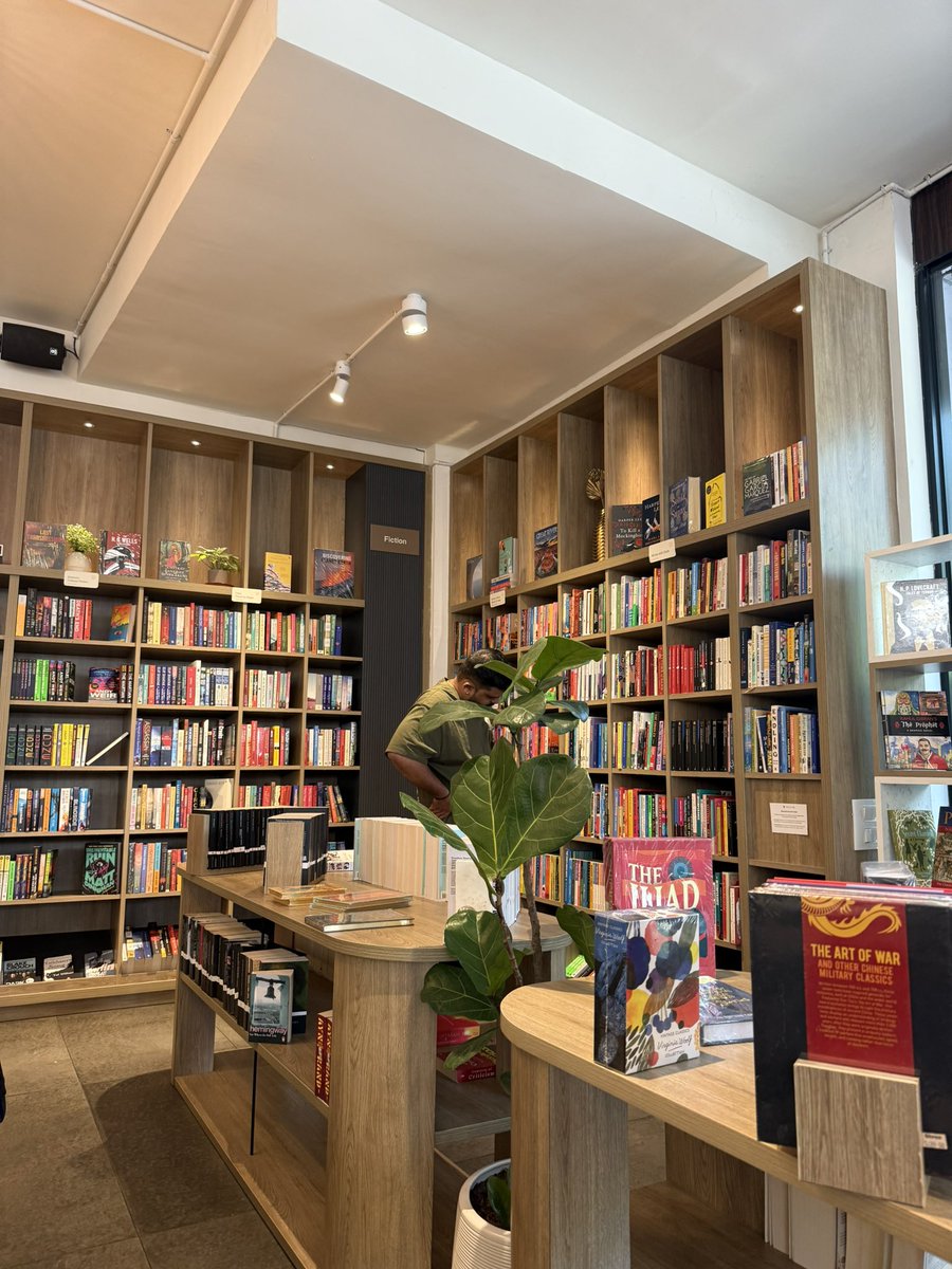 thevipulseth's tweet photo. A cafe and bookstore is hard combination to beat 🤌🏻

📍Paper &amp; Pie x Ink &amp; Oak HSR, Bengaluru https://t.co/BbQqYqDrun