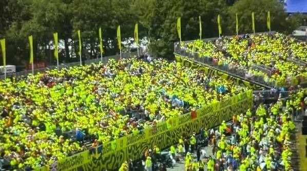 formulalau's tweet photo. vc sabia? astronauta da estação espacial internacional afirma ter ficado parcialmente cego depois de olhar diretamente para a arquibancada de lando norris https://t.co/c2MAkplGnc