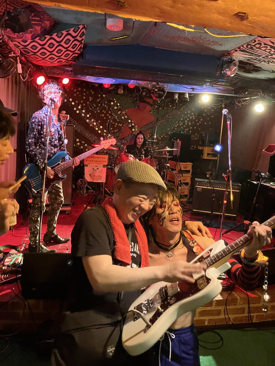 NonWith's tweet photo. 今夜の選ばれし者🎸
この2日間で相思相愛となられたようでなにより🤭 https://t.co/Ijh5qtiORG
