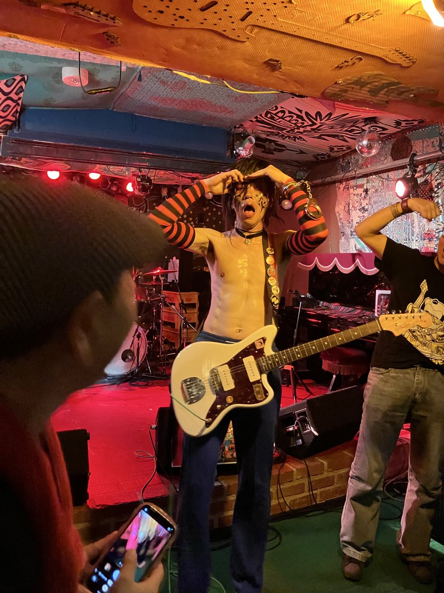 NonWith's tweet photo. 今夜の選ばれし者🎸
この2日間で相思相愛となられたようでなにより🤭 https://t.co/Ijh5qtiORG