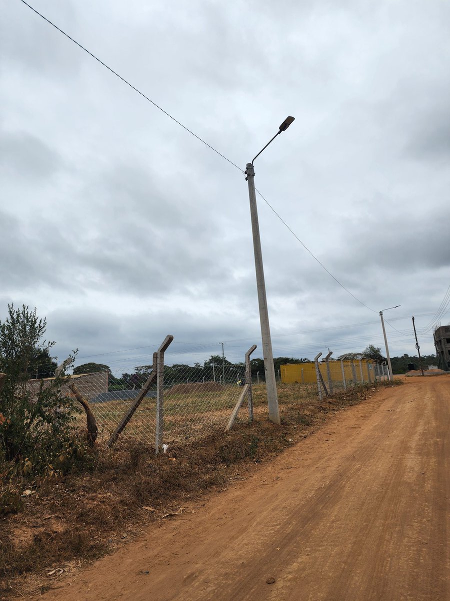 aeroterrah's tweet photo. Dusty roads but guess the value of the fenced plot, 5.6 M https://t.co/DuIMKspPmv