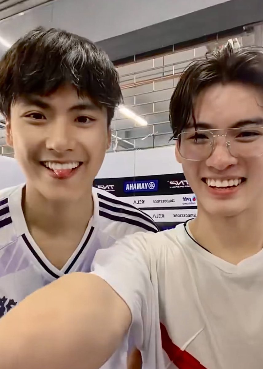 yubi_oh's tweet photo. I'm so glad cz it was ing who paired to pawat then become ohming (even still not official)

He's lovely, cute, positive vibes... and BRAVE! Doesn't care about hate comment. Just focus on himself &amp; flirting with ohm😄

Thanks for coming in the right time @ingasavanund @ohmpawatt https://t.co/TYJvaXJdut