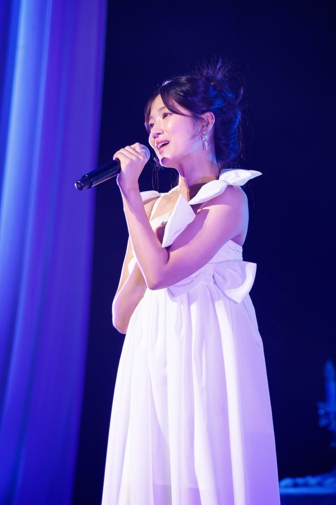 chanss26's tweet photo. Dear 2026... 🎤💙💛 https://t.co/RiGGkQoEp5
