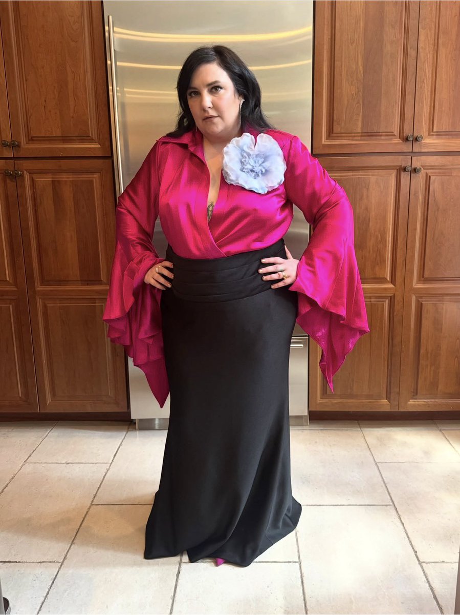 DaveMcNamee3000's tweet photo. She looks amazing, like the president of a Central American country https://t.co/hRscudDrlV