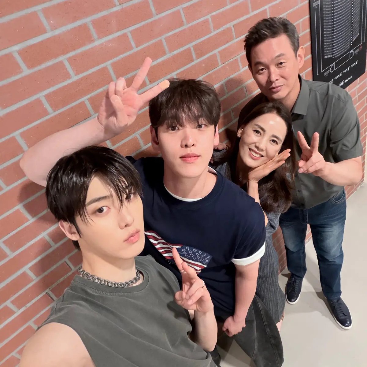 macsangmacha IG post! more photos of Sanha with his mom, dad, and