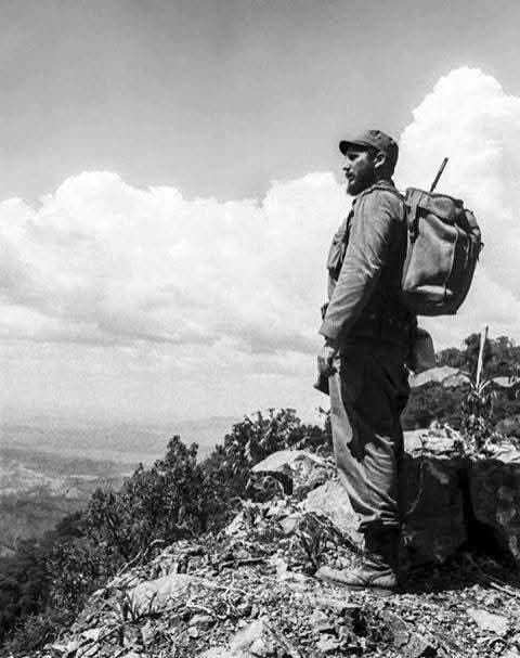 GobiernoCuba's tweet photo. Ernesto Guevara| 

"Si nosotros estamos hoy aquí y la Revolución🇨🇺 está aquí, es sencillamente porque Fidel entró 1ro en el Moncada, porque bajó 1ro del Granma, porque estuvo 1ro en la Sierra, porque fue a Playa Girón en un tanque, porque cuando había una inundación fue allá..." https://t.co/a7eRtoZPY8