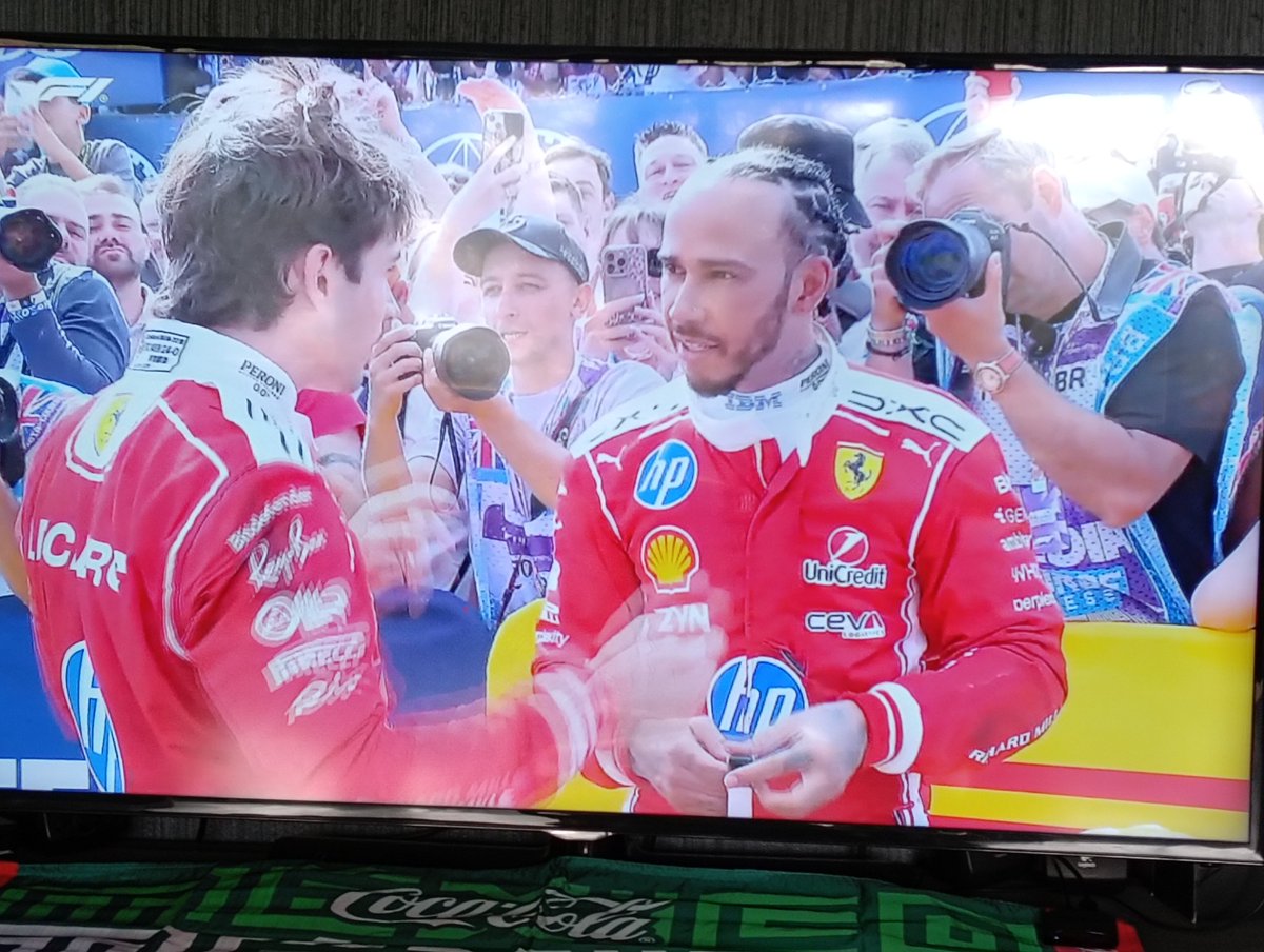 karlaceja21's tweet photo. Wow @ScuderiaFerrari 
@Charles_Leclerc 
@LewisHamilton 
Gran Premio de Inglaterra 
#GPSilverston #GranBretañaGP #SilverstonGP #GranPremioDeGranBretaña #F1 @F1 #LegalmenteBella https://t.co/AHFbvH71q5