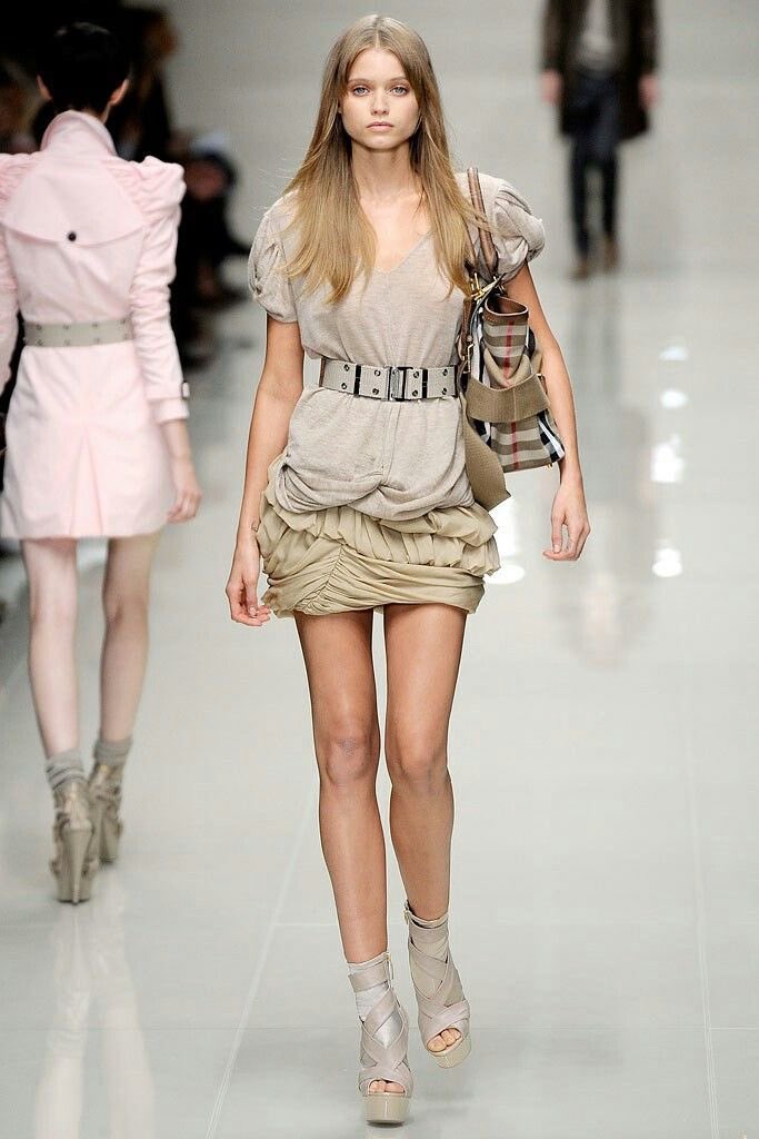 kiio877's tweet photo. Burberry 2010 ss
이 시즌 좋은 이유로 논문 쓸 수 있음 https://t.co/5rdmNcUc3F