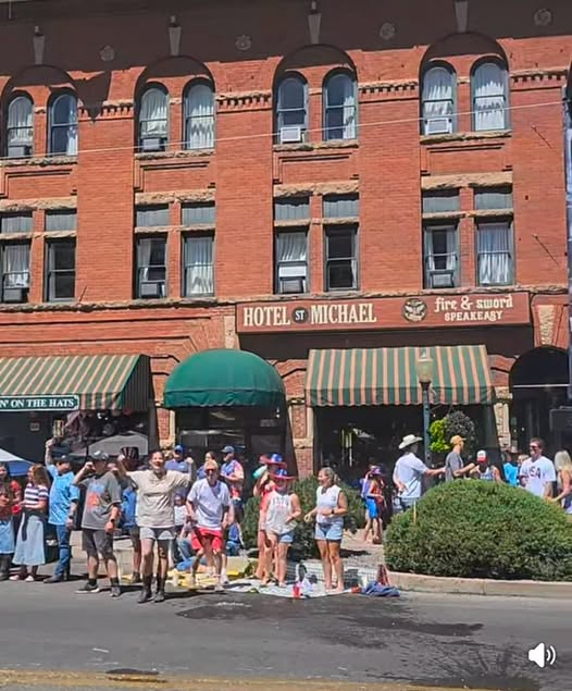 JB_Slear's tweet photo. Oh the horror of it all .... part of why I love it up here

BREAKING  NEWS - Prescott breaks out in a water balloon fight... Nobody got  arrested, and many shared a beautiful moment of what COMMUNITY is all  about! https://t.co/OoDTtw8otI