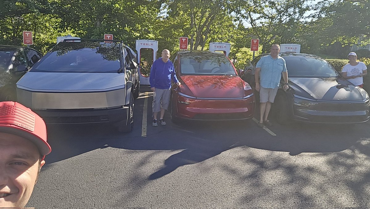 Lcooleya's tweet photo. @BeardedTesla We did too! Family affair! 2 ys and my cybertruck! https://t.co/19zFcUwdXL