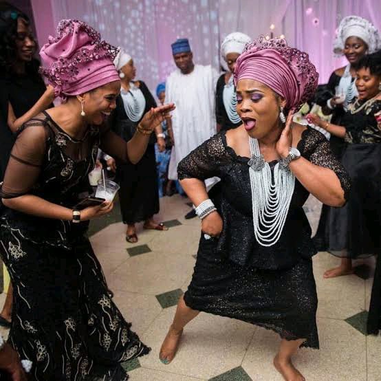 Zamani_WLK's tweet photo. Owanbe is not just a party. It is Yoruba economic infrastructure. Caterers, tailors, drummers, decorators, photographers, all fed by one celebration. A single wedding can employ dozens of small businesses for a week. Yoruba people built an entire economy around joy. https://t.co/K6XrAYUoh1