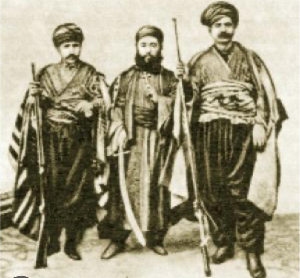saktas2029's tweet photo. Atalarının; Hınçak-Taşnak Ermeni çeteler (terorist) ve bugün ki devamı Bölücü Pkk, kıyafetleri...
#Pakraduni https://t.co/y992UEM0aV
