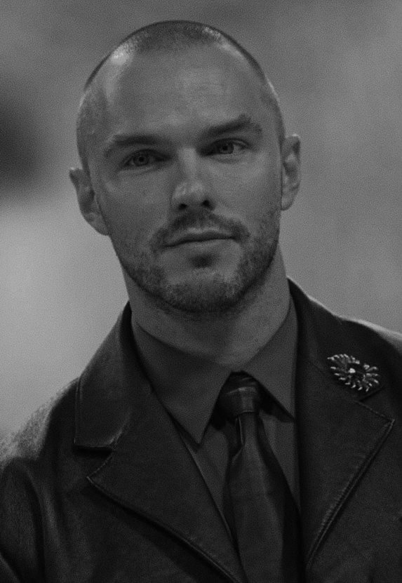 kingofluthors's tweet photo. 𝓒onheça-me.  
    
 — 𝓝ome  : Alexandre Joseph Luthor
 — 𝓐ltura : 1,90
 — 𝓘dade : 36 anos
 — 𝓢igno : Libra
— 𝓔stado civil : Solteiro pra algumas pessoas
 — 𝓢exualidade : Bissexual
 — 𝓔stação favorita : Inverno
 — 𝓒or favorita : Verde da kryptonita https://t.co/MeJa6P9P23