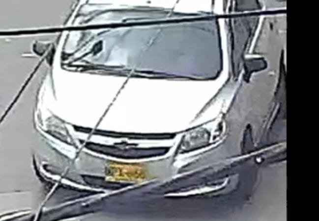 Andresbaron1978's tweet photo. @ernestocortes28 Este asesino en potencia nos persiguio por un kilómetro hasta que encontramos refugio en un cai el día de ayer. Nos hizo 6 disparos al carro mientras estaba con mi hija de 14 años. Ayúdeme a identificarlo. https://t.co/Y2PHtlgH5P