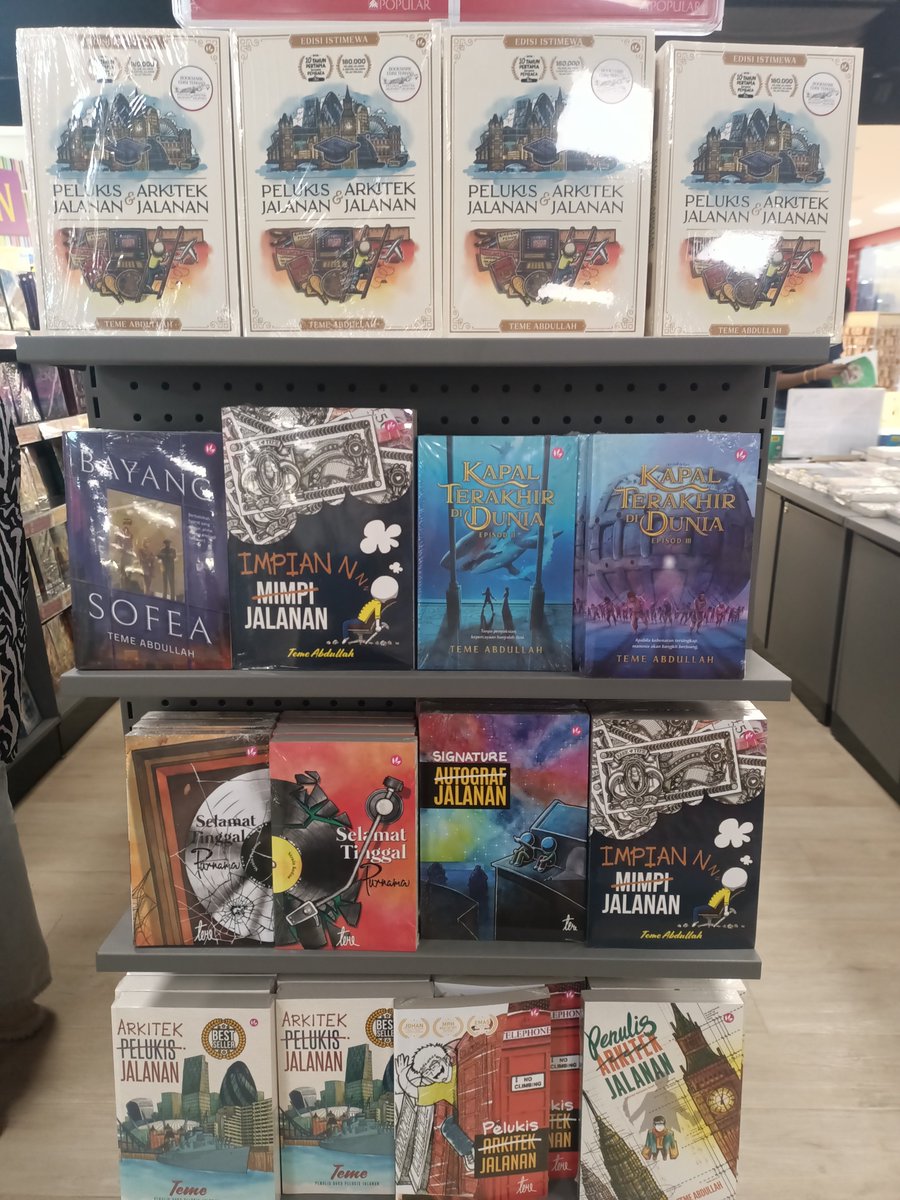 266_Nur's tweet photo. Dah jadi kebiasaan, masuk je kedai buku mesti nk cari dulu 'anak-anak' @itsteme 😂 walau sekadar berjalan lalu kt depan kedai aje, saya ttp masuk utk jenguk sekejap.. Nak bertanya khabar mereka, ok ke tak makan pakai tempat tidurnya 🤣 tapi ini pun tak cukup adik beradiknya. https://t.co/iSf7nN5OUX