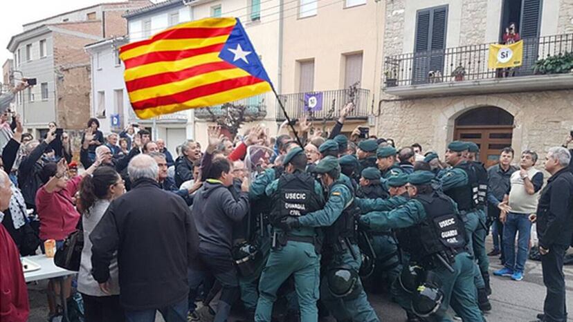 manelmalallet's tweet photo. Alguns famosos processos d'independència van començar al menjador d'una casa particular.  El nostre va començar amb la victòria d'un referèndum popular massiu.

Ara cal que el poble català s'organitzi i tanqui el procés fent fora als borbons invasors amb una vaga indepe massiva. https://t.co/Otg47iOpVa