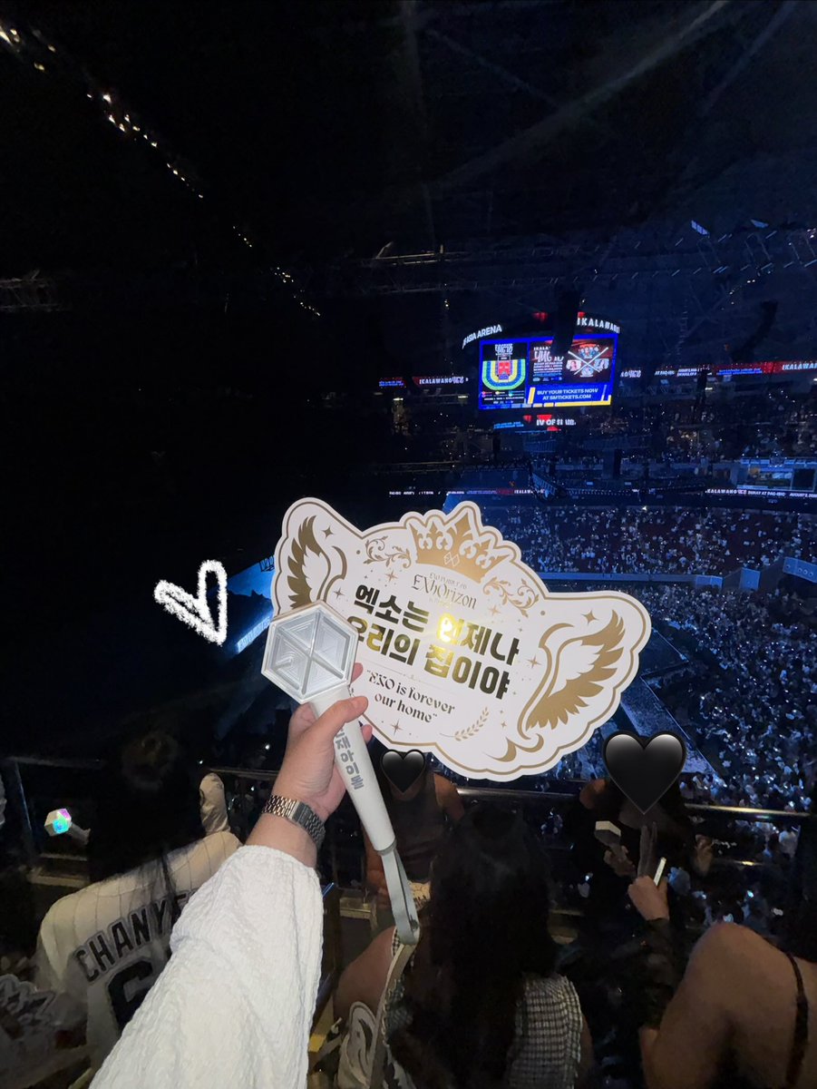 yesbbh's tweet photo. #EXhOrizoninManila 🩶 @weareoneEXO https://t.co/iGbX7jP8Sa