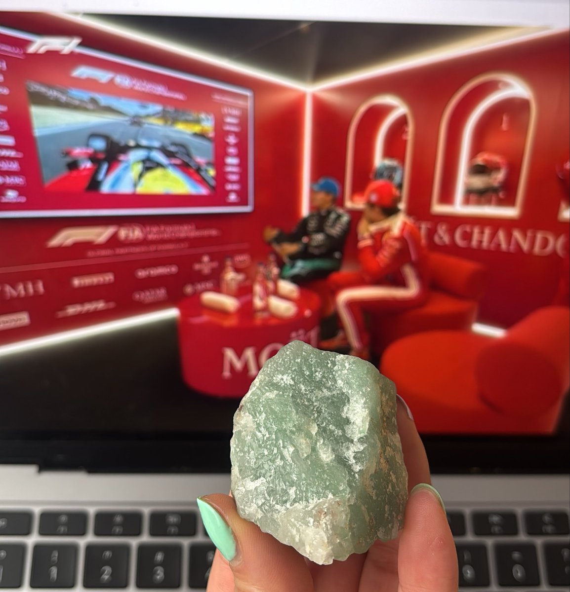 prettyrusslboy's tweet photo. OH MY GODDD, HOLD ON TO HER THE WHOLE TIME

THIS IS HIS STONE I TOLD YOU GUYS https://t.co/EWghDHpTDj