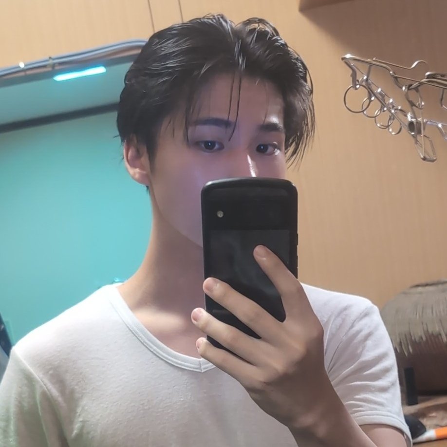 りあるーひーろーさん tweet media