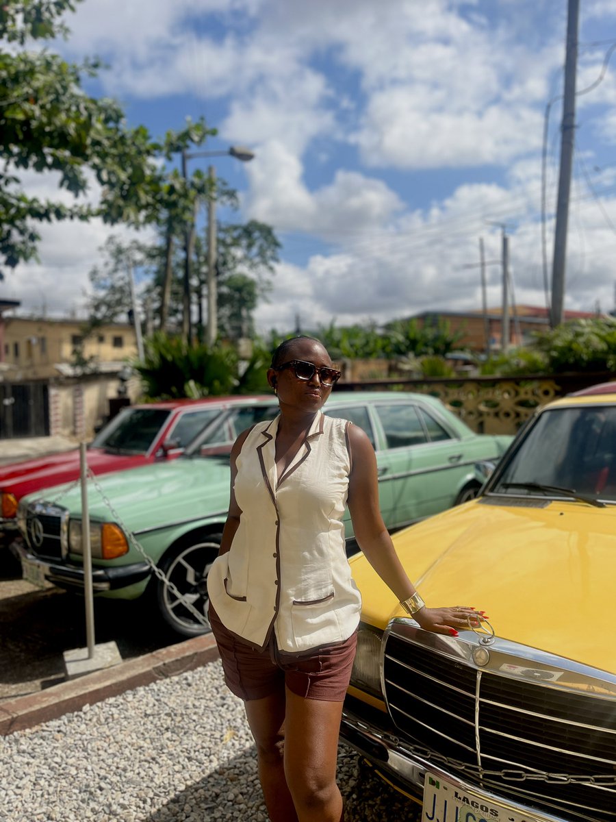 Mo_brightt's tweet photo. PhotograpHER 💙💐 https://t.co/KqP93mfnWD