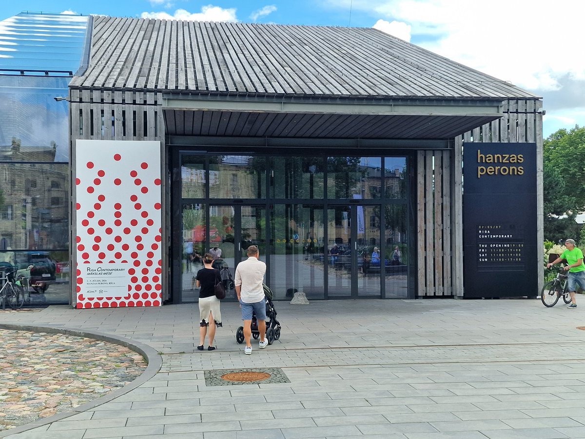 SergiuNistorRO's tweet photo. Între 2-5 Iulie 2026 s-a desfășurat la Riga Târgul de Artă Contemporană, unde am avut plăcerea să-l întâlnesc pe Marian Ivan, curator al Galeriei Ivan din București. Odată cu deschiderea sediului ambasadei 🇷🇴 trebuie să dăm o vizibilitate mai consistentă artiștilor români în 🇱🇻. https://t.co/IINRPcjmND