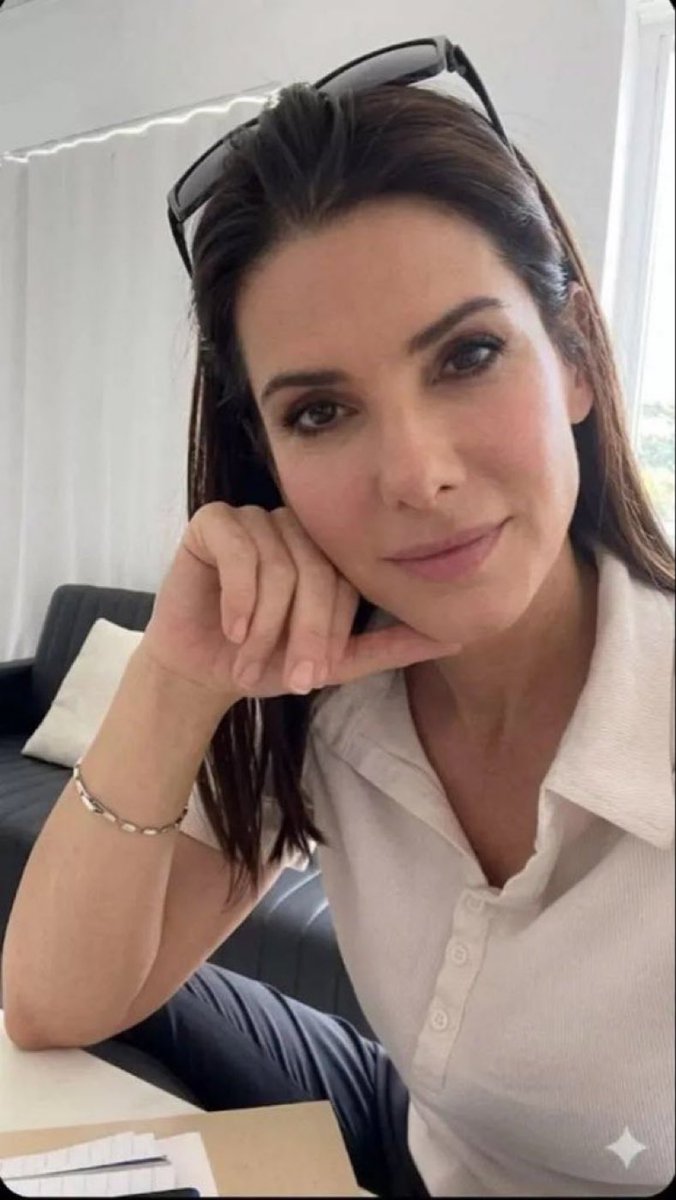 sandra97445's tweet photo. Stressed out from work but still keeping it cut how do I look fans ?? ❤️❤️❤️😍 https://t.co/ZWMkpUhQWn