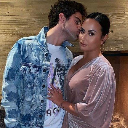 hitcchiker's tweet photo. demi lovato provando que é mal de ex act mesmo https://t.co/u7msf3duGS