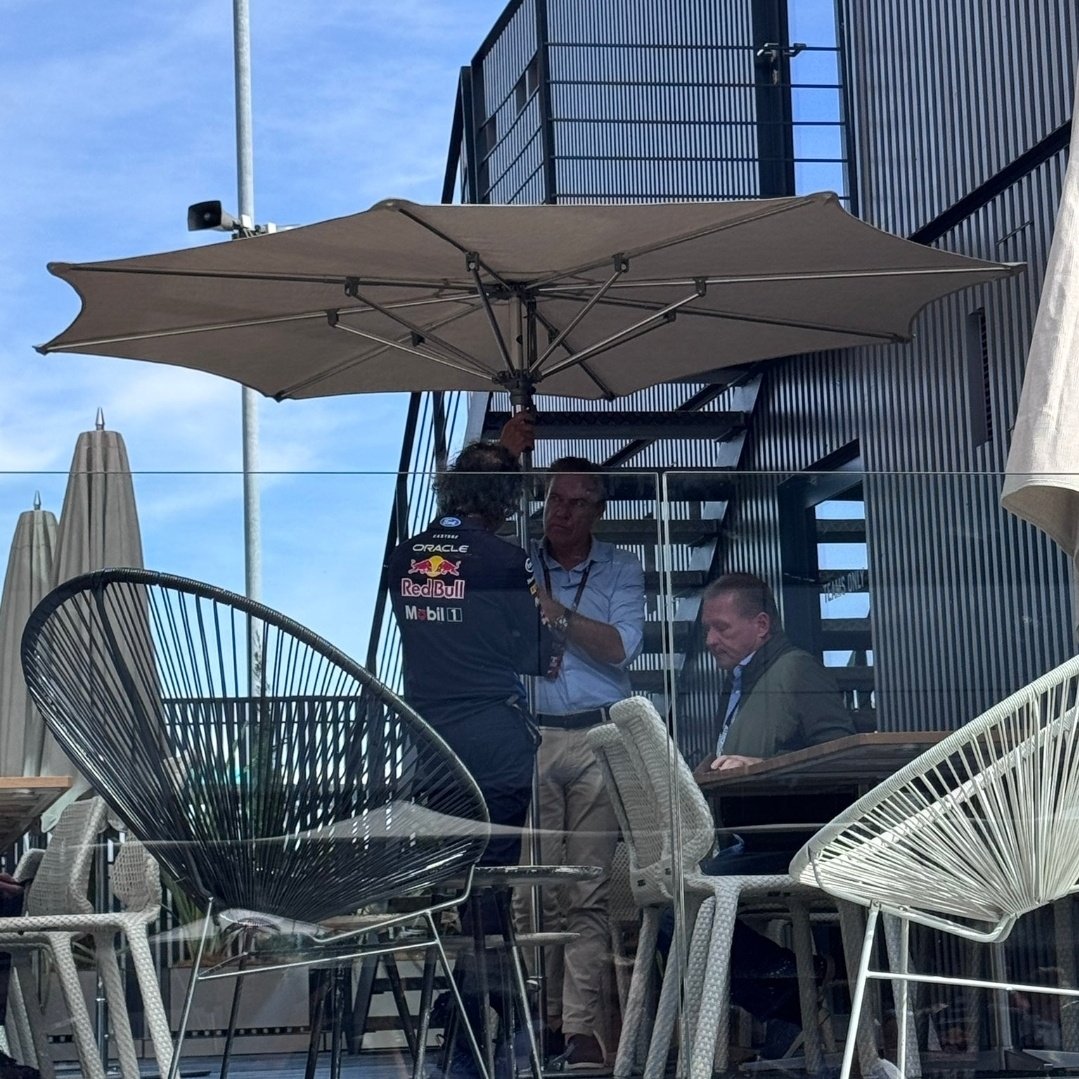 verstappenews's tweet photo. Mekies talking to Jos and Max's manager 💀 https://t.co/nT22vRiL4r