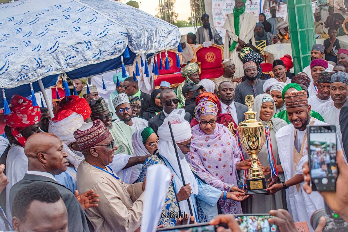 Better_Kaduna's tweet photo. UPDATE: Hajiya Nana Kashim Shettima was in Zaria to represent the First Lady 🇳🇬 @SenRemiTinubu at the Finals of the 44th Edition of the Northern Horse Racing (DERBY) https://t.co/744e45wWzA
