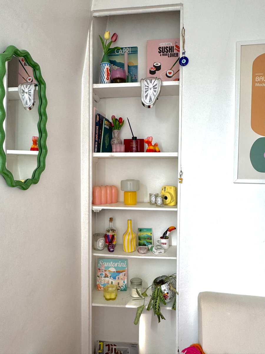swankydna's tweet photo. appartement tout en couleur d’un mec de 29 ans https://t.co/nuxBi4rUxh