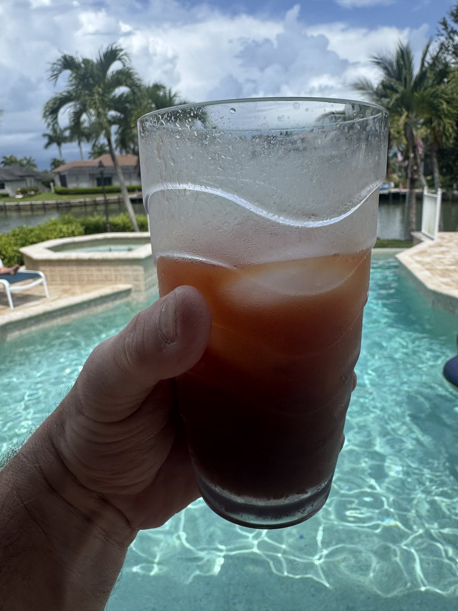 mrwhit69's tweet photo. Sunday Bloody Sunday in SW Florida 🏝️☀️🇺🇸 https://t.co/vJZq7I8T3C