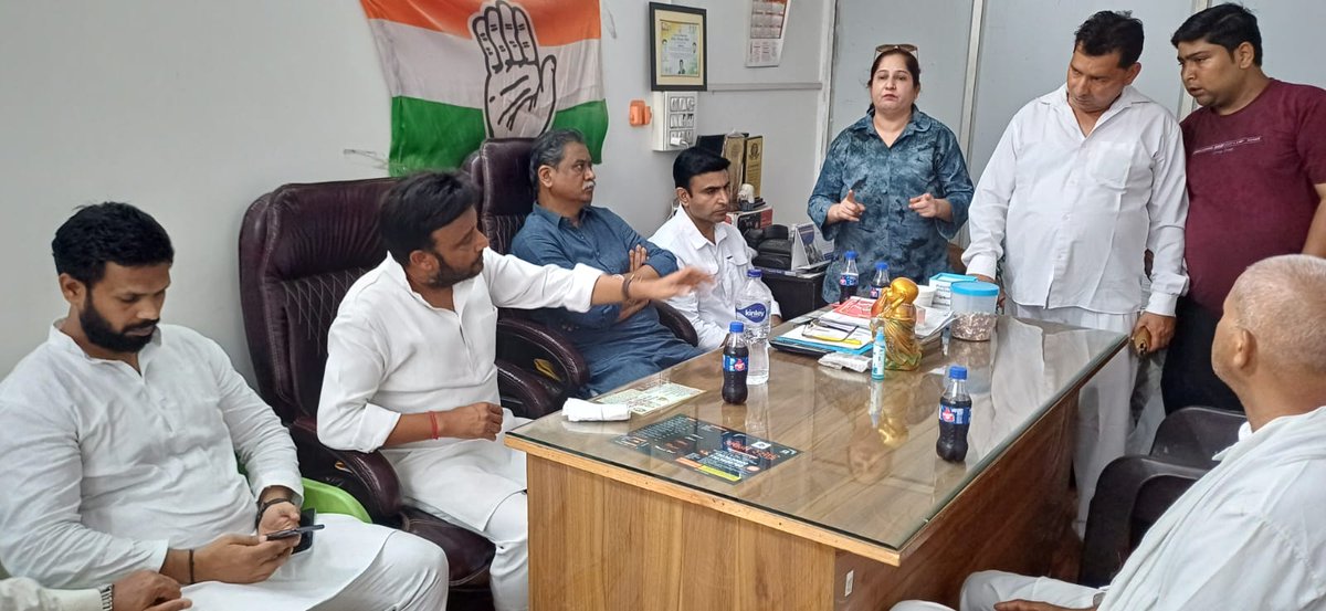 RawatLaxman_INC's tweet photo. रामनगर ब्लॉक कांग्रेस कमेटी की एक महत्वपूर्ण बैठक संपन्न हुई।बैठक में संगठन की मजबूती और भविष्य की रणनीतियों पर विस्तृत चर्चा की गई। राजकुमार जैन जी जिला अध्यक्ष  लोकेंद्र चौधरी जी जिला ऑब्जर्वर श्री सूरज वाल्मीकि जी विधानसभा प्रभारी संजय शर्मा जी कांग्रेस के अन्य वरिष्ठ नेतागण। https://t.co/UjpKNzHPJj