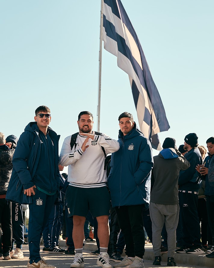 CATalleresdecba's tweet photo. Un 𝟓 𝐝𝐞 𝐉𝐮𝐥𝐢𝐨 Roberto Luis Oste anotó el penal más importante en la historia del fútbol cordobés para dar la única vuelta en la cara del fútbol cordobés.

Hoy el CARD se llena de socios albiazules para hacer 𝐋𝐚 𝐆𝐫𝐚𝐧 𝐋𝐮𝐭𝐞 y meter el penal de su vida 💙 https://t.co/laEfZyKQFa