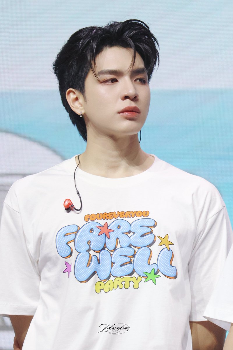 Plusglow_pg's tweet photo. 260705 🥹🤏

LAST MEMORY WITH FOUREVER YOU
#FoureveryouFarewellParty
#pie_saran @SaranPie #PieGolf https://t.co/HpSxQA5UkA