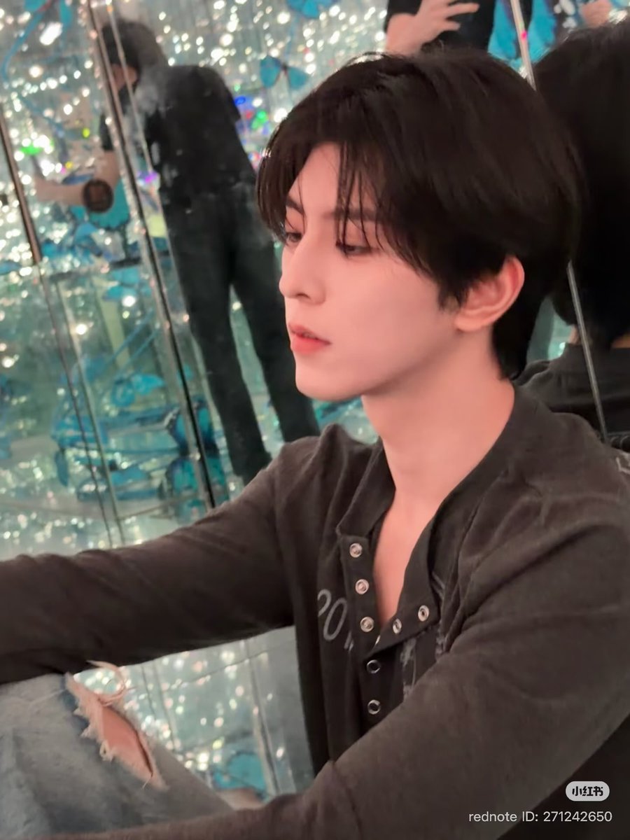 mochiwalnut's tweet photo. สารภาพว่าเขินคนนี้มากที่สุด ภาพเซ็ตนี้คือคนสวยที่เรียกว่าสวยจัดๆ สวยตั้งแต่ปลายเส้นผมจรดปลายนิ้ว สวยไม่ต้องปรุง สวยล่มเมือง สวยเหมือนจิ้งจอกเพลิงแปลงกายมา ทั้งที่ไม่ได้แต่งอะไรมากเลย สวยจนไม่กล้าสบตา จะบ้าแล้ว ถึงว่าหวงซิงถ่ายไม่หยุดเลย 😭😭😭😭 https://t.co/SqmEwLdAH3