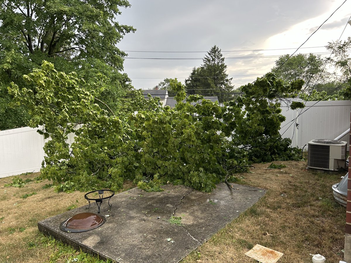 r_mesure's tweet photo. @KRich312 Ouch. Same at our place in Mechanicsburg https://t.co/8bQNH7zZmE