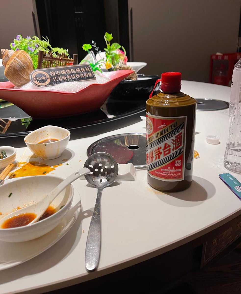 Guillermin77058's tweet photo. A meal, a moment of companionship.
Dining with Mom always heals all my weariness.
In every meal, I find a quiet, blissful contentment.#HolidayLife #FamilyTime #SimpleHappiness #DailyMoments #GentleMoments https://t.co/wairKX4CNi