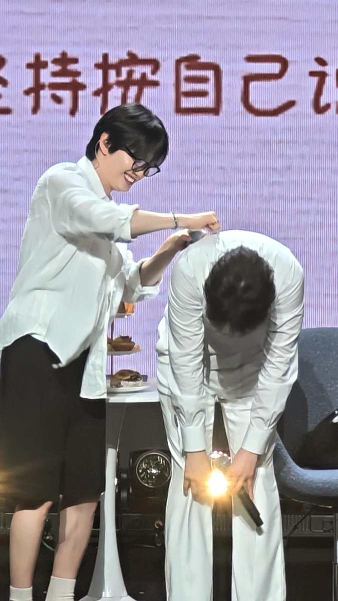 e_hxrry's tweet photo. Cr 哈特软软💙
#은혁 #EUNHYUK 
#규현 #KYUHYUN 
친한 멤버랑 같이 하니까 훨씬 편해보인다 😆 둘 다 2일간 고생했습니다 🫳🫳 https://t.co/VzSqJ8474l