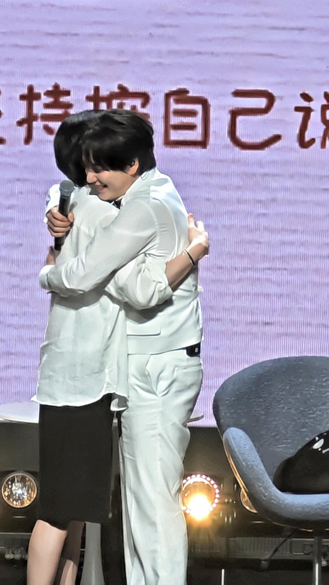 e_hxrry's tweet photo. Cr 哈特软软💙
#은혁 #EUNHYUK 
#규현 #KYUHYUN 
친한 멤버랑 같이 하니까 훨씬 편해보인다 😆 둘 다 2일간 고생했습니다 🫳🫳 https://t.co/VzSqJ8474l