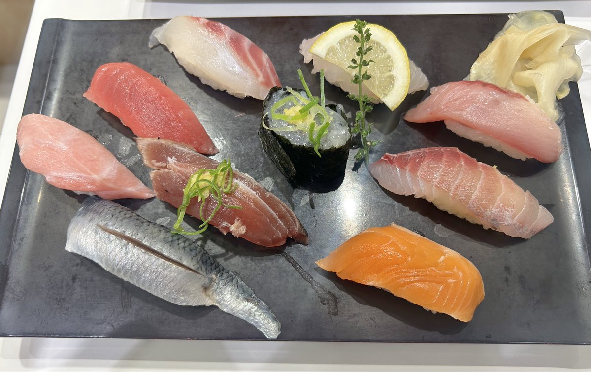 Sin99D's tweet photo. #寿司
#sushi 
#グルメ
#飯

この時期はマゴチがよく釣れるんですよね。
なのでコチ、かなり美味。
またイサキはこの時期は本当に美味しいですね。 https://t.co/pQ4F1Be99N