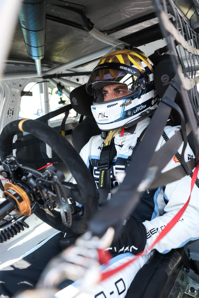 mrosasosa's tweet photo. FINAL CARRERA 2 TCR MUNDIAL EN PAUL RICARD
Enorme destreza conductiva de Santiago Urrutia (Geely Cyan Racing) para llegar al podio (P3) y ganarle la batalla a su máximo rival en el Campeonato (M. Azcona). Con los puntos cosechados a pura garra, logró mantener punta del certamen https://t.co/zL2PwJgAkJ
