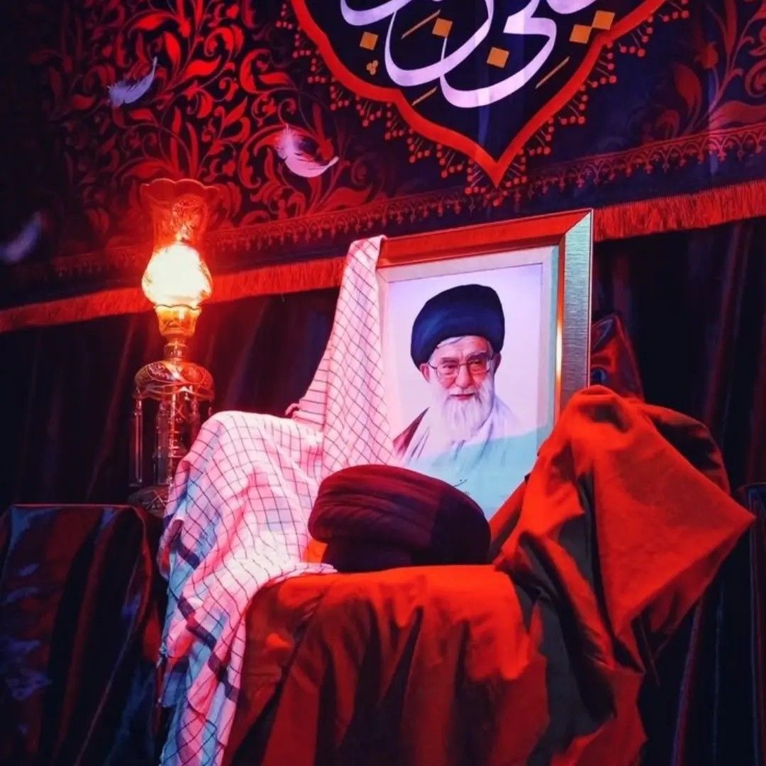 Avaansari97's tweet photo. امام شهید، با خون خود ثابت کرد که سربلندی یک ملت، از دل فداکاری انسان‌هایی می‌گذرد که آسایش مردم را بر آسایش خود ترجیح می‌دهند.
#باید_برخاست
#کشور_دوست https://t.co/nkeOxOZeuS
