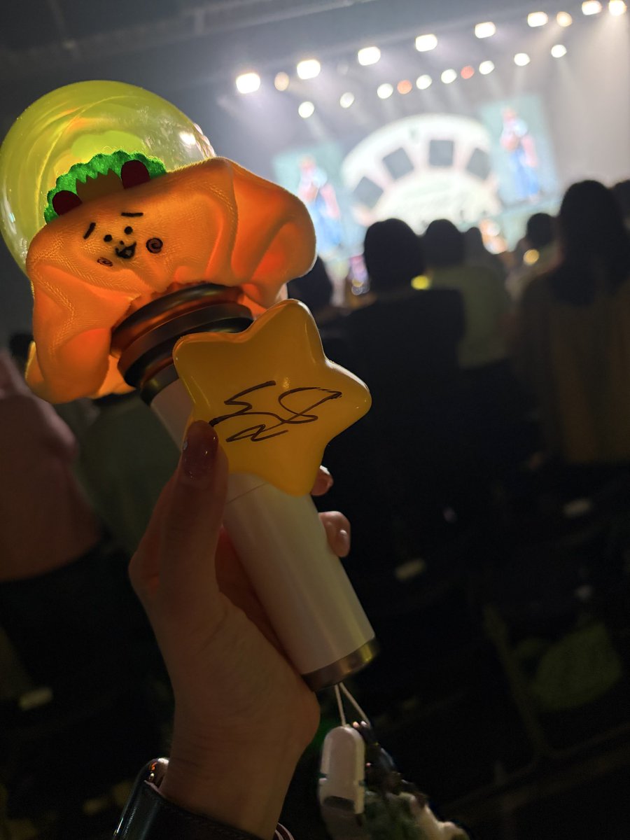 highlightlove11's tweet photo. 今日も素敵な思い出が出来ました🙏

Lightちゃんとヨソプ💛皆んなありがとう🙇‍♀️

ミラクル✨⊂(✨Д✨)⊃✨が起きて、サインボール🌟頂きました😳

目の前のヨソプ💛はキラキラ✨️で可愛くてかっこよかったです❣️

記憶が曖昧🤣🤣🤣

 #Highlight #ヤンヨソプ #ソロコン https://t.co/Hj2W333bNw