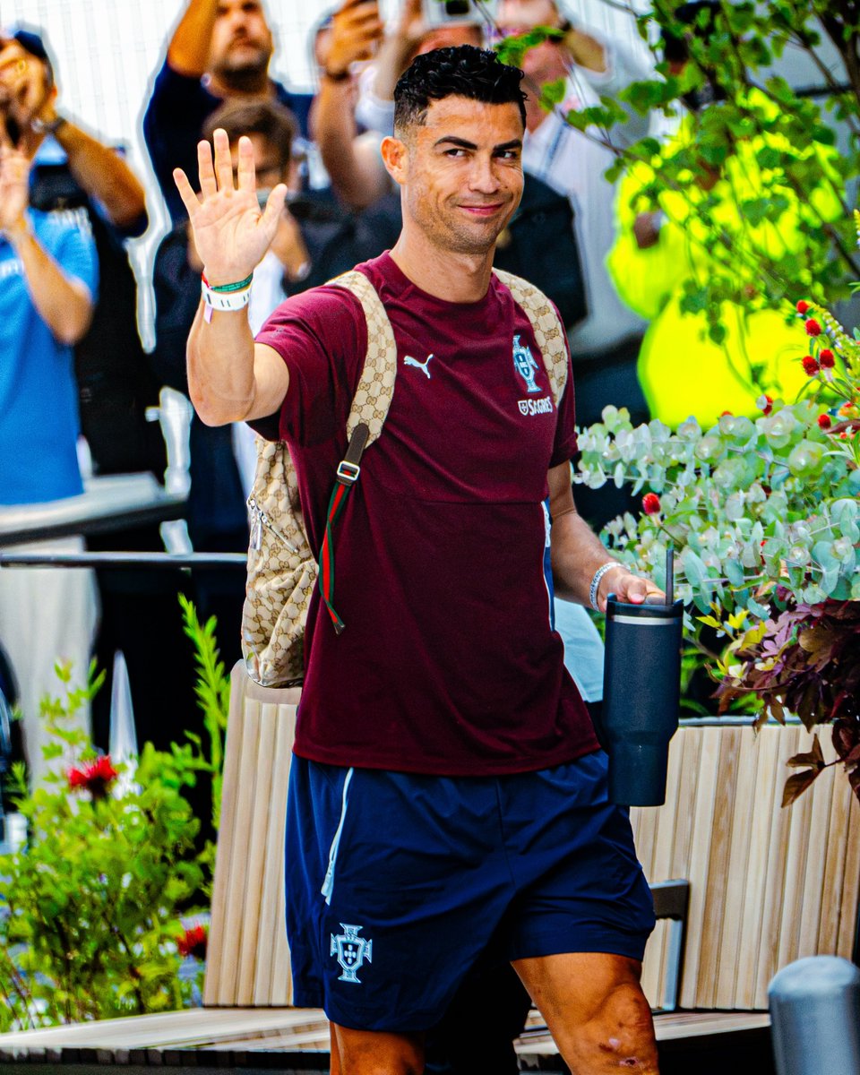 AlNassrTribune's tweet photo. 🐐🇵🇹🥶 https://t.co/ZK5rADqRA7