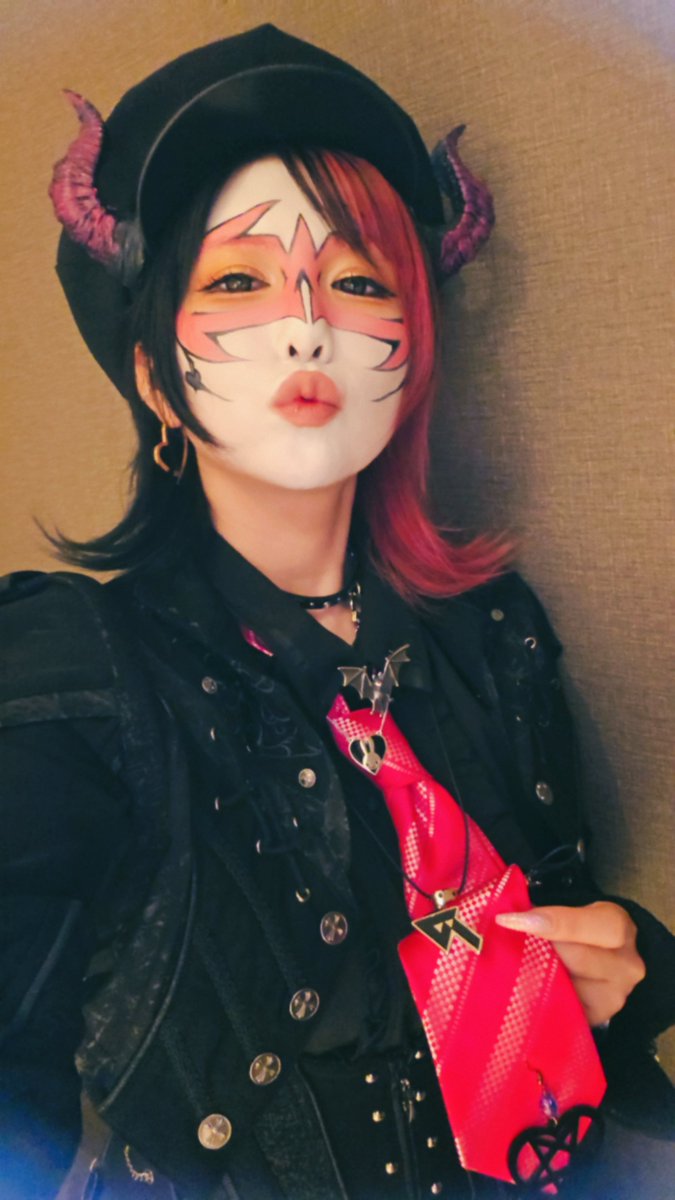 現役JK👿兎味ペロリナ (@usamiiin) / Posts / X