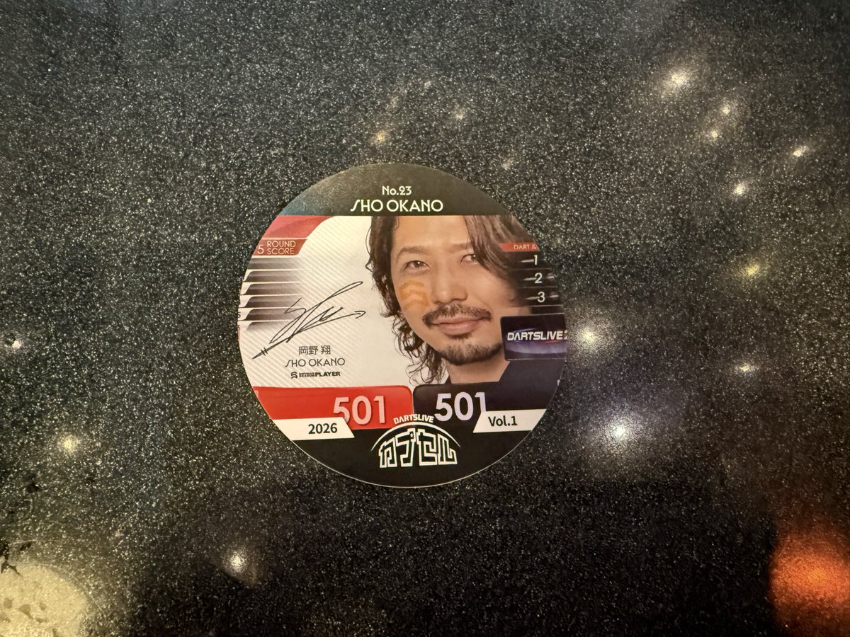 futagodarts's tweet photo. 昨🎯夜何か投げたいなーとなり三木ZEROへ🚙そしたら娘も丁度来た所🤭人は少なめやったのでしっかりとプラクティス🔥気になってと所武さんに確認し間違ってなくて良かった✨お騒がせよっしーがレイジーのカプセル欲しいと言うので引いて交換に🤭そしたらおしょまるさんが！あーりがとう！
#ダーツ https://t.co/msjRxIrod9