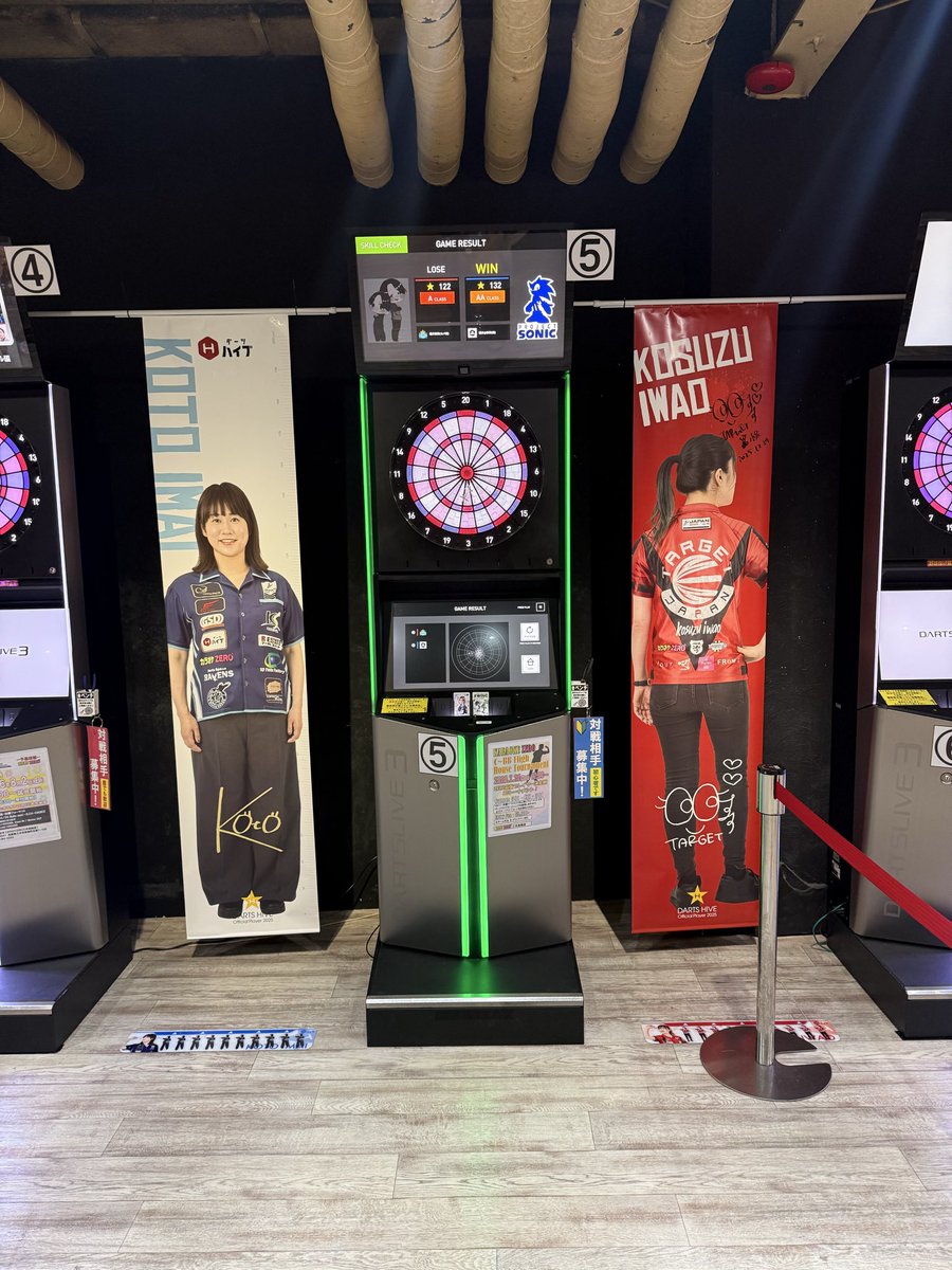 futagodarts's tweet photo. 昨🎯夜何か投げたいなーとなり三木ZEROへ🚙そしたら娘も丁度来た所🤭人は少なめやったのでしっかりとプラクティス🔥気になってと所武さんに確認し間違ってなくて良かった✨お騒がせよっしーがレイジーのカプセル欲しいと言うので引いて交換に🤭そしたらおしょまるさんが！あーりがとう！
#ダーツ https://t.co/msjRxIrod9